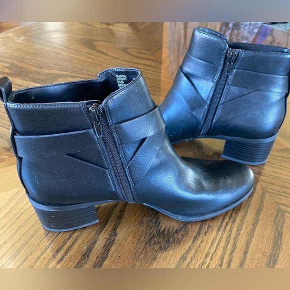 Anne Klein Javen Black Heeled Zip Booties. Size 8.5. - Picture 5 of 8
